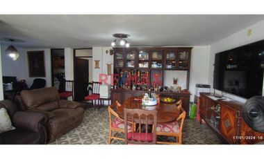¡Tu Nuevo Hogar En Urb. Apolo-La Victoria! Espaciosa Casa De 4 Pisos Con Vistas Excepcionales Y Ubicación Estratégica