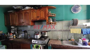 ¡Tu Nuevo Hogar En Urb. Apolo-La Victoria! Espaciosa Casa De 4 Pisos Con Vistas Excepcionales Y Ubicación Estratégica