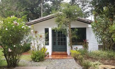 CASA DE VENTA CUMBAYA, JUNTO A USFQ. 4 DORMITORIOS. $885.000