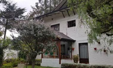 CASA DE VENTA CUMBAYA, JUNTO A USFQ. 4 DORMITORIOS. $885.000