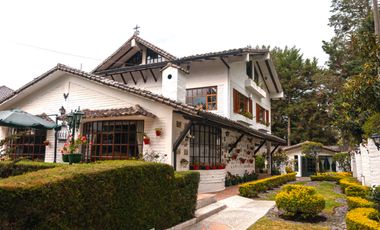 CASA DE VENTA CUMBAYA, JUNTO A USFQ. 4 DORMITORIOS. $885.000