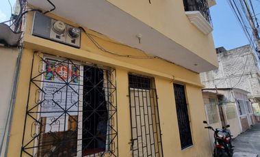 Casa Rentera en Venta en Sauces, 2 Departamentos, Terraza, Norte de Guayaquil