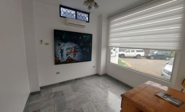 Samborondon, Rento Linda Casa con Terraza Vista al Rio