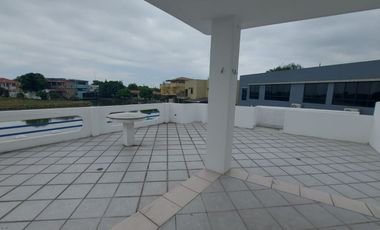 Samborondon, Rento Linda Casa con Terraza Vista al Rio