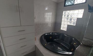 Samborondon, Rento Linda Casa con Terraza Vista al Rio