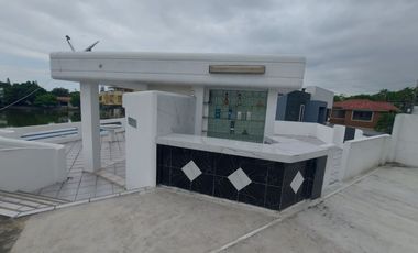 Samborondon, Rento Linda Casa con Terraza Vista al Rio