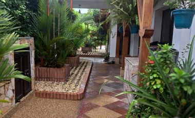 VENTA DE CASA QUINTA EN MELGAR CON PISCINA PRIVADA