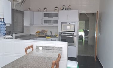 VENTA DE CASA QUINTA EN MELGAR CON PISCINA PRIVADA