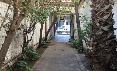 VENDE HERMOSA CASA REMODELADA, ERNESTO PINTO LAGARRIGUE, BARRIO BELLAVISTA, RECOLETA, 3 DORMITORIOS, 2 BAÑOS, PATIO
