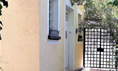 VENDE HERMOSA CASA REMODELADA, ERNESTO PINTO LAGARRIGUE, BARRIO BELLAVISTA, RECOLETA, 3 DORMITORIOS, 2 BAÑOS, PATIO