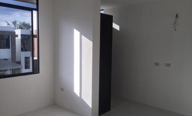 CASAS  EN VENTA  EN URBANIZACIÓN  DE PORTOVIEJO VIA A SANTA ANA