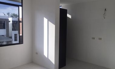 CASAS  EN VENTA  EN URBANIZACIÓN  DE PORTOVIEJO VIA A SANTA ANA