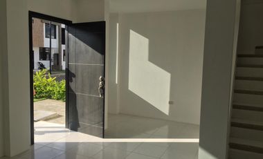CASAS  EN VENTA  EN URBANIZACIÓN  DE PORTOVIEJO VIA A SANTA ANA