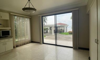 VENDO CASA CON PISCINA EN SAMBORONDON CON VISTA AL RIO