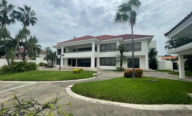 VENDO CASA CON PISCINA EN SAMBORONDON CON VISTA AL RIO