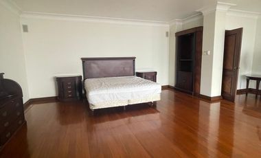 VENDO CASA CON PISCINA EN SAMBORONDON CON VISTA AL RIO