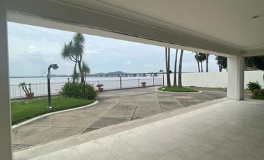 VENDO CASA CON PISCINA EN SAMBORONDON CON VISTA AL RIO