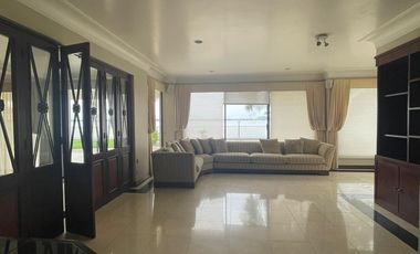 VENDO CASA CON PISCINA EN SAMBORONDON CON VISTA AL RIO