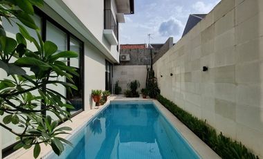 RUMAH at Jl ABDUL MAJID DALAM, JAKSEL