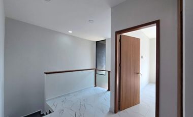 Venta: $3'800,000.⁰⁰ Casa doble altura en 🌐Lomas Residencial