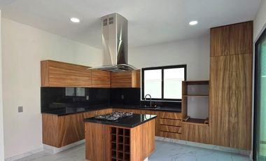 Venta: $3'800,000.⁰⁰ Casa doble altura en 🌐Lomas Residencial