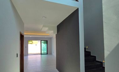 Venta: $3'800,000.⁰⁰ Casa doble altura en 🌐Lomas Residencial
