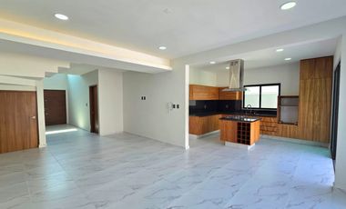 Venta: $3'800,000.⁰⁰ Casa doble altura en 🌐Lomas Residencial