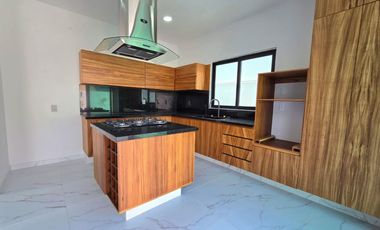 Venta: $3'800,000.⁰⁰ Casa doble altura en 🌐Lomas Residencial