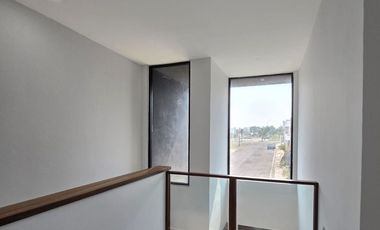 Venta: $3'800,000.⁰⁰ Casa doble altura en 🌐Lomas Residencial