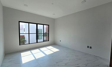Venta: $3'800,000.⁰⁰ Casa doble altura en 🌐Lomas Residencial