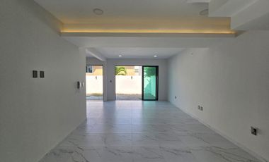 Venta: $3'800,000.⁰⁰ Casa doble altura en 🌐Lomas Residencial