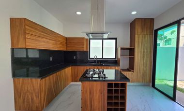 Venta: $3'800,000.⁰⁰ Casa doble altura en 🌐Lomas Residencial