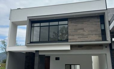Venta casa en Pedregal del Huajuco...Recièn terminada de construir