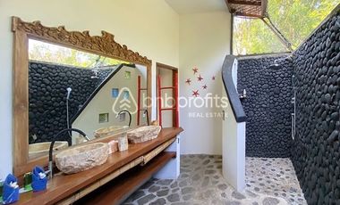 Idyllic 4 Villas & 4 Bungalows for Nature Isolation: A Retreat Center Freehold Property Close to Beach in Karangasem, Bali