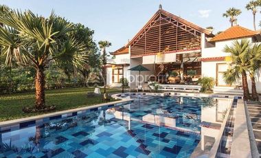 Idyllic 4 Villas & 4 Bungalows for Nature Isolation: A Retreat Center Freehold Property Close to Beach in Karangasem, Bali