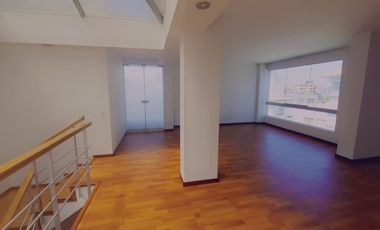 VENDO HERMOSO Y AMPLIO DUPLEX CERCA AL CLUB INTERNACIONAL 410M2