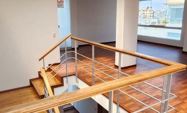 VENDO HERMOSO Y AMPLIO DUPLEX CERCA AL CLUB INTERNACIONAL 410M2