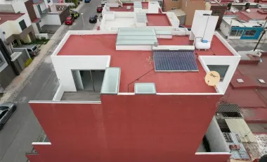 Casa en Venta de 3 Pisos, en Residencial Los Cedros, en Pachuca, Hidalgo.