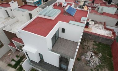 Casa en Venta de 3 Pisos, en Residencial Los Cedros, en Pachuca, Hidalgo.
