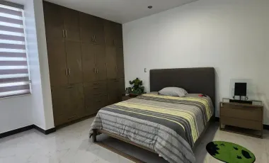 Casa en Venta de 3 Pisos, en Residencial Los Cedros, en Pachuca, Hidalgo.