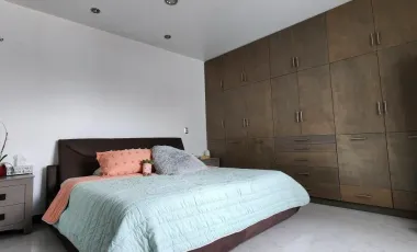 Casa en Venta de 3 Pisos, en Residencial Los Cedros, en Pachuca, Hidalgo.