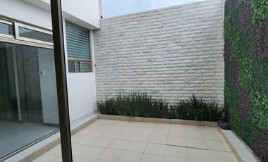 Casa en Venta de 3 Pisos, en Residencial Los Cedros, en Pachuca, Hidalgo.