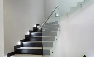 Casa en Venta de 3 Pisos, en Residencial Los Cedros, en Pachuca, Hidalgo.