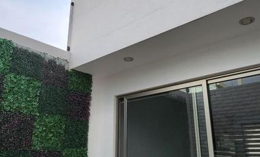 Casa en Venta de 3 Pisos, en Residencial Los Cedros, en Pachuca, Hidalgo.