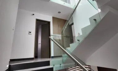 Casa en Venta de 3 Pisos, en Residencial Los Cedros, en Pachuca, Hidalgo.