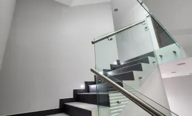 Casa en Venta de 3 Pisos, en Residencial Los Cedros, en Pachuca, Hidalgo.