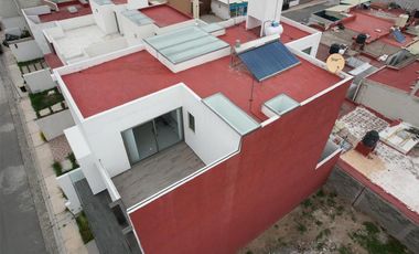 Casa en Venta de 3 Pisos, en Residencial Los Cedros, en Pachuca, Hidalgo.