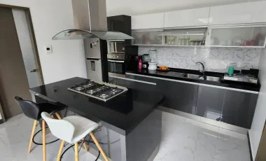 Casa en Venta de 3 Pisos, en Residencial Los Cedros, en Pachuca, Hidalgo.