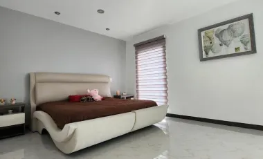 Casa en Venta de 3 Pisos, en Residencial Los Cedros, en Pachuca, Hidalgo.