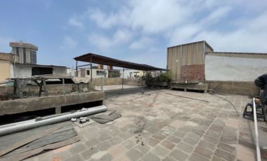 Venta de buena casa como terreno en san Isidro